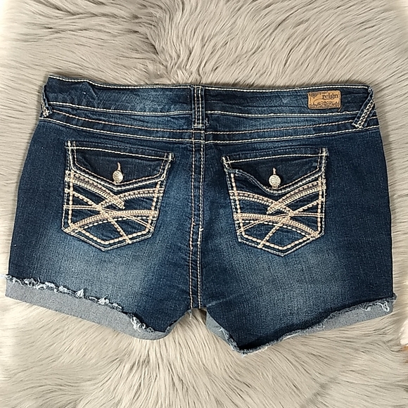 Reign roll cuff shorts Size 13 Curvy, Junior (36") - Picture 10 of 15